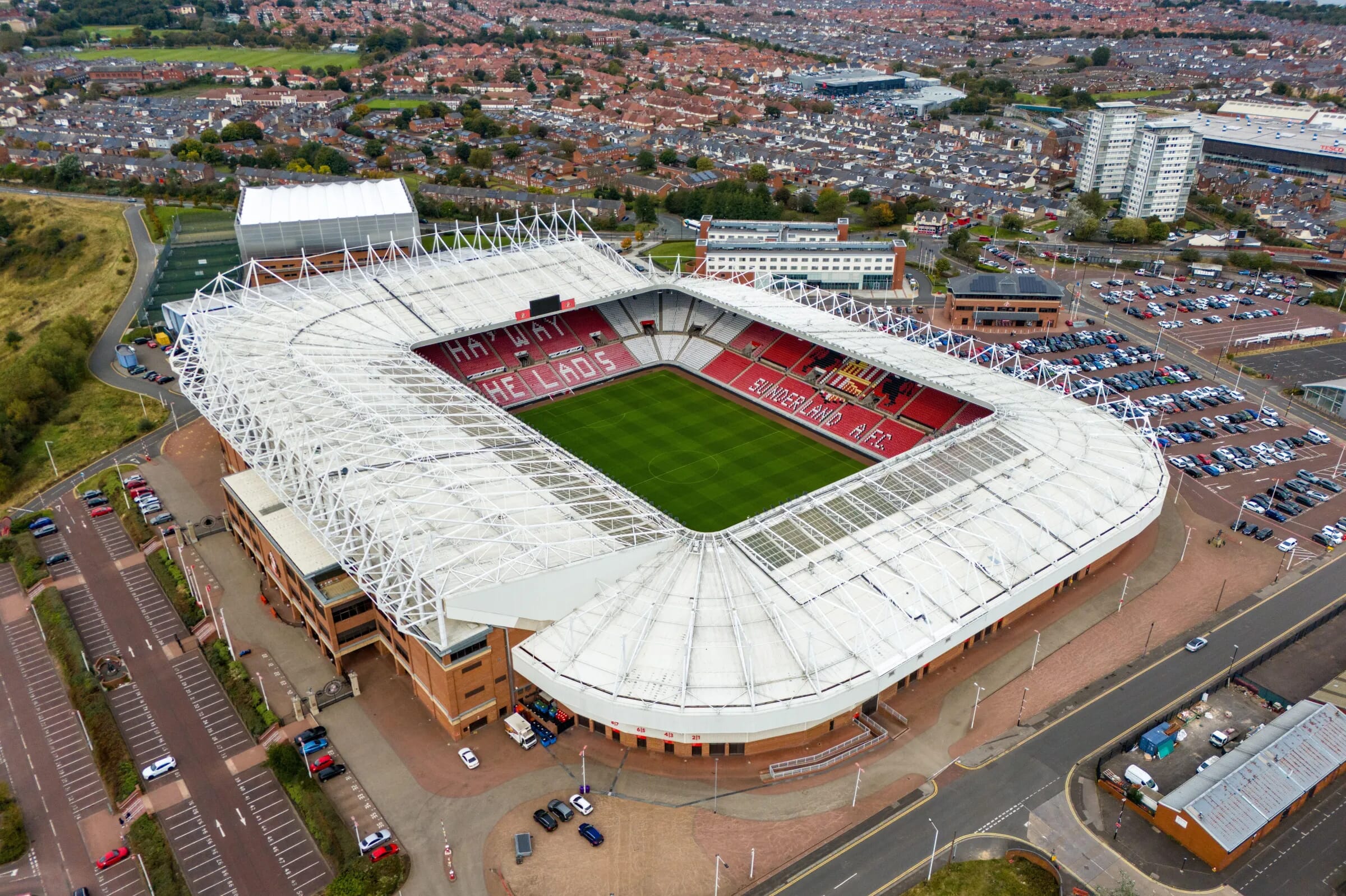 استادیوم میزبان